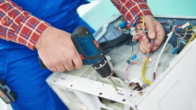 Üsküdar Hotpoint Hotpoint çamaşır makinesi kart tamiri – Su almama arızası orijinal parça ile giderildi. - Teknik servis örneği